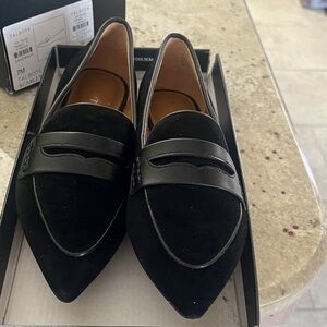 Talbots Scarlet Black Loafers